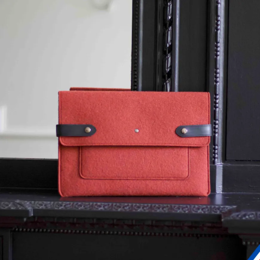 Pochette d'ordinateur Youri brique